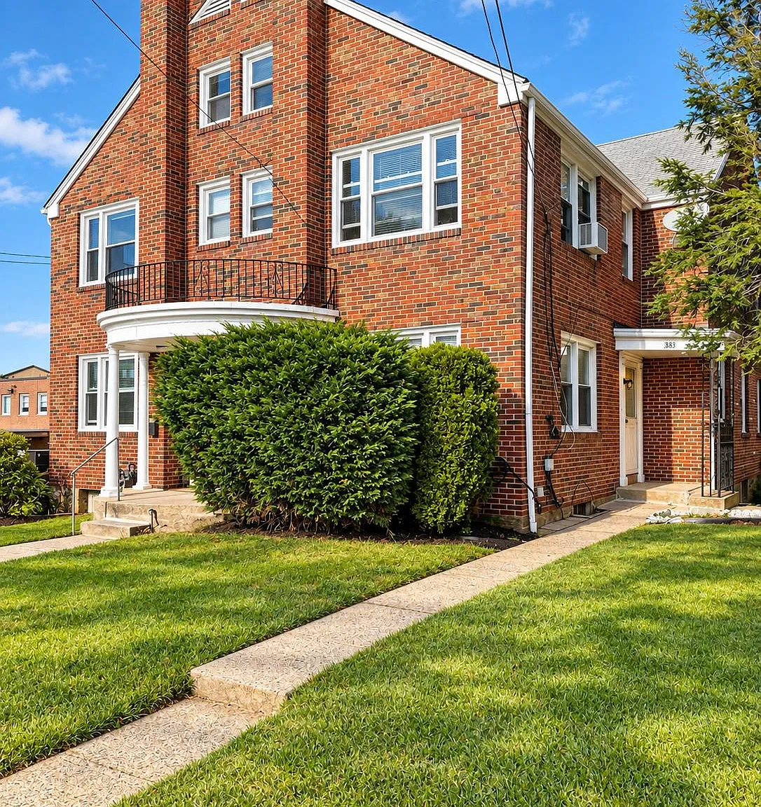 2 bed, 1.0 bath, 1155 sqft, $1,950 — Photo 3