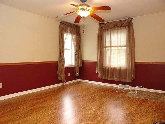 5th image of 126 Trinity Pl