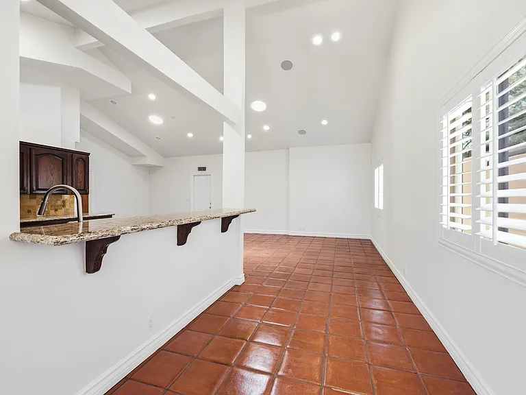 1090 Elfstone Ct — Photo 17
