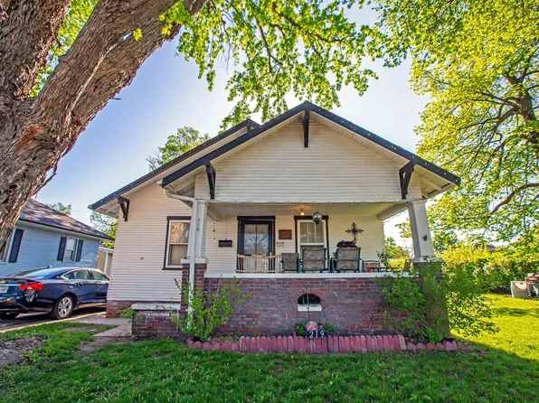 219 S California Ave, Hastings, NE 68901