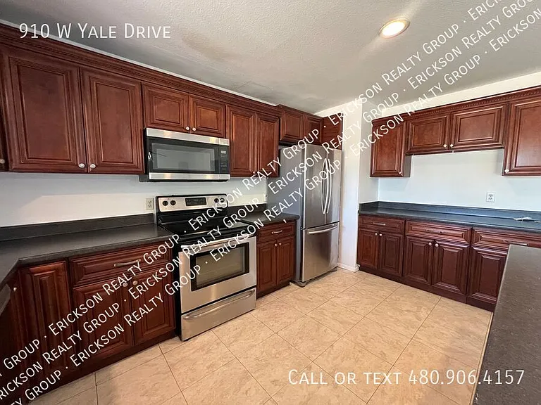 910 W Yale Dr — Photo 9