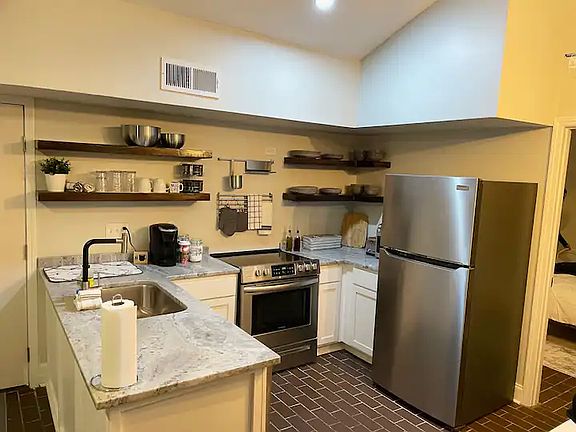 5th image of 5812 Rock Hollow Dr