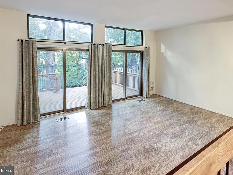 1502 Farsta Ct — Photo 10