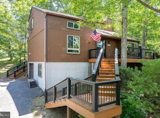 1088 Lakeview Dr, Cross Junction, VA 22625