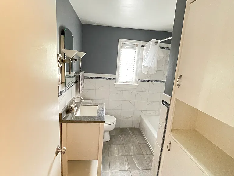 1122 Berkshire Ave — Photo 3