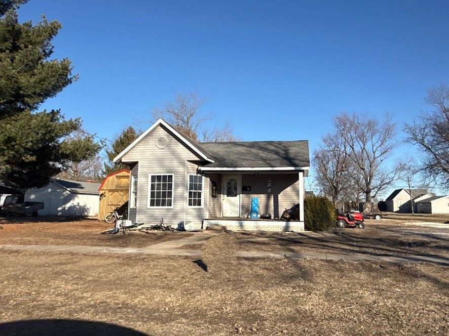 1st image of 906 College St