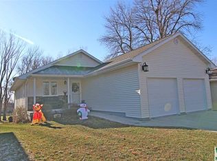 618 W 2nd St, Alta, IA 51002