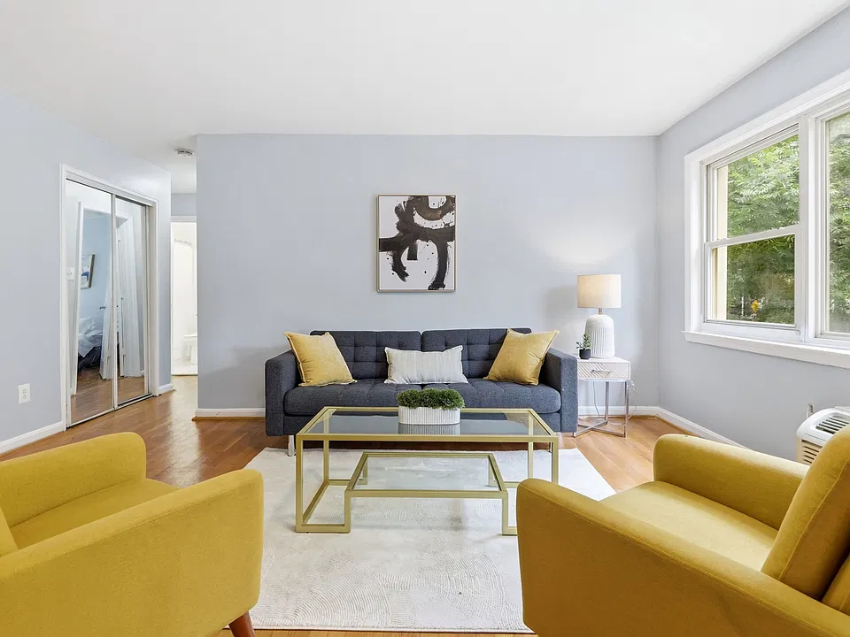 610 Longfellow St NW #305