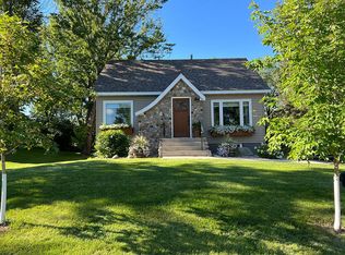 327 3rd St SE, Hallock, MN 56728