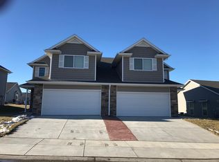 8205 Broken Ridge Dr, Lincoln, NE 68526