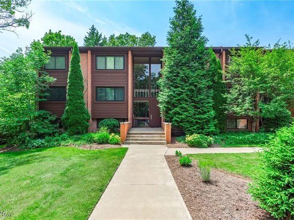 925 Canyon View Rd APT 201, Northfield, OH 44067