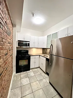 Rented by Mae Equities | media 2