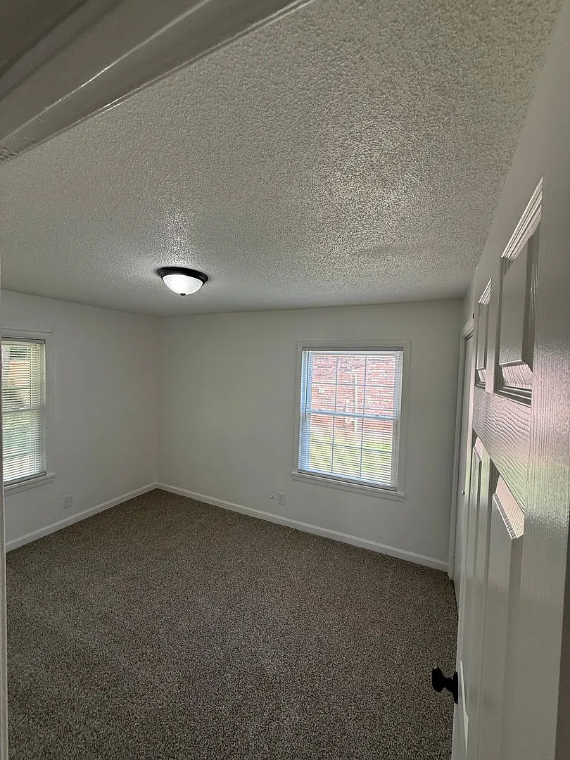 3 Bedroom / 2 Bathroom Home for Rent in Old Pooler — Photo 2