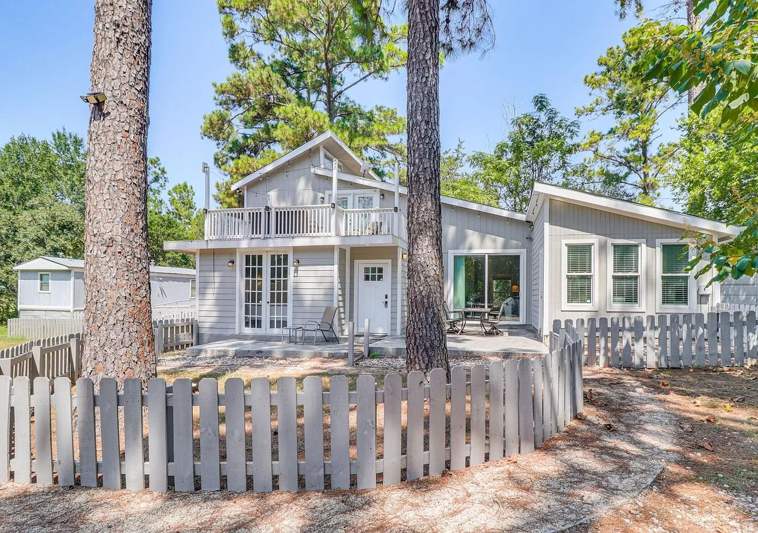 Fully furnished home - Available now! — Photo 1