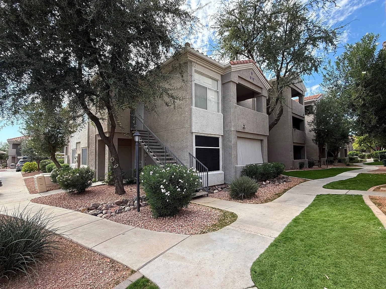 2 bed, 997 sqft, $1,800 — Photo 1
