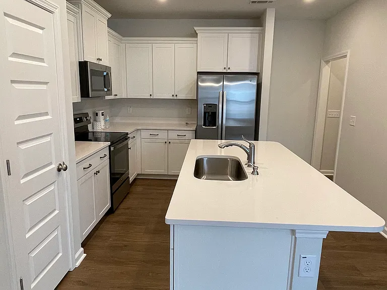 1408 Irving Hill Dr — Photo 10