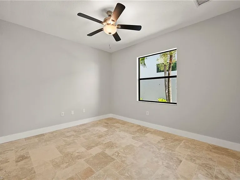 506 NW 32nd Pl — Photo 14