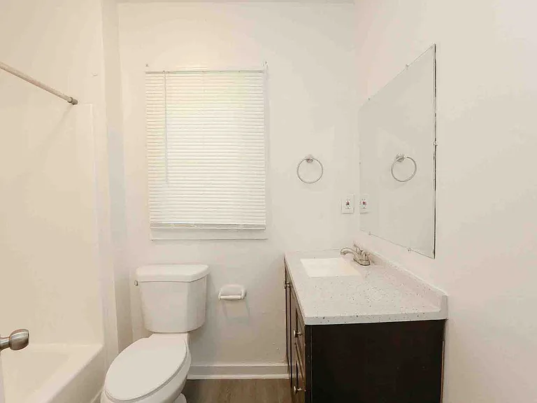 1260 W 37th St — Photo 15