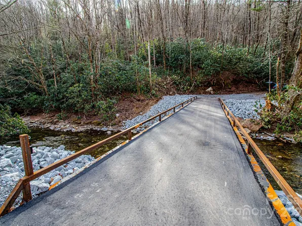 Tannassee Creek Rd, Tuckasegee, NC 28783