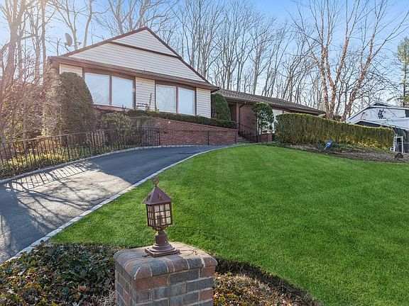 3rd image of 45 Hemlock Dr