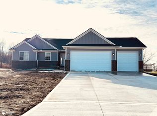 8341 Peninsula Cir, Grand Blanc, MI 48439