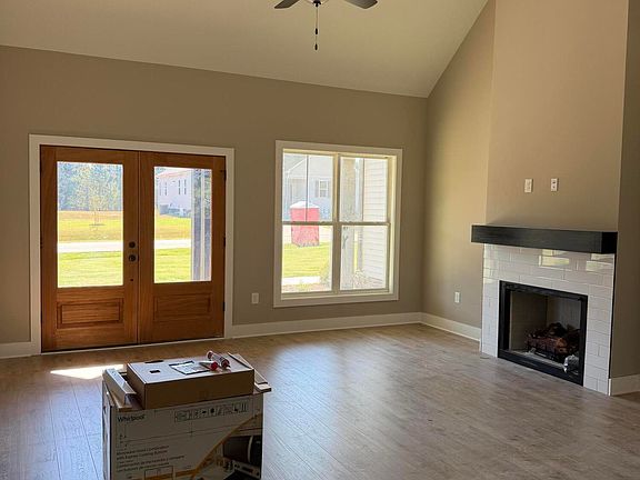 4th image of 499 Hillard Ln