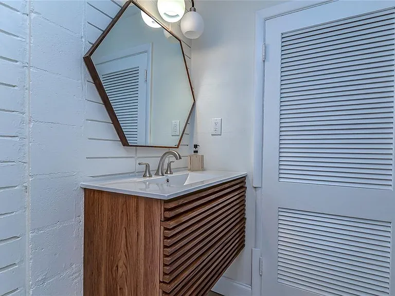 4701 N Willis St — Photo 34