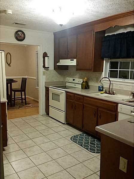 1st image of 104 S Maragret Ct