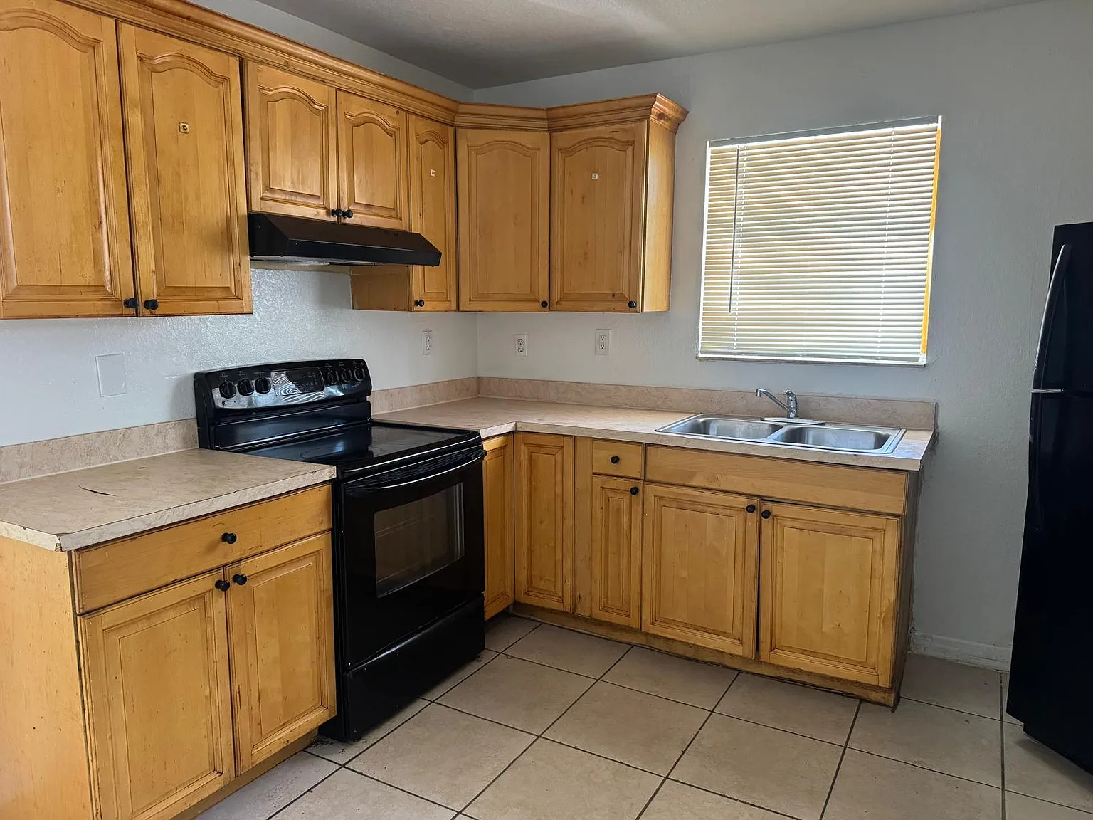 4 bed, 2.0 bath, 2592 sqft, $2,675 — Photo 3