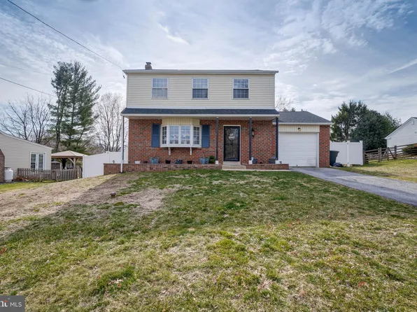 2539 E Colonial Dr, Upper Chichester, PA 19061