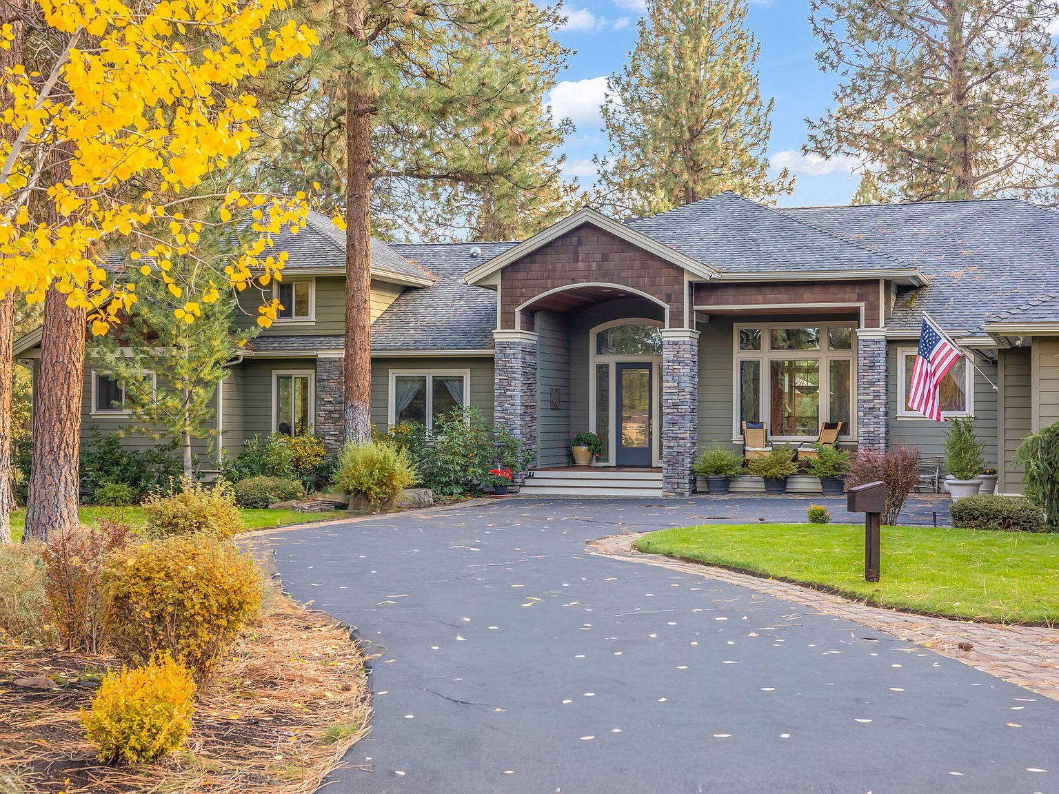 16923 Royal Coachman Dr