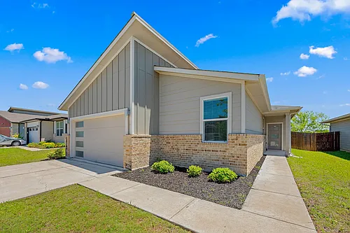 143090 Macquarie Dr Photo 1