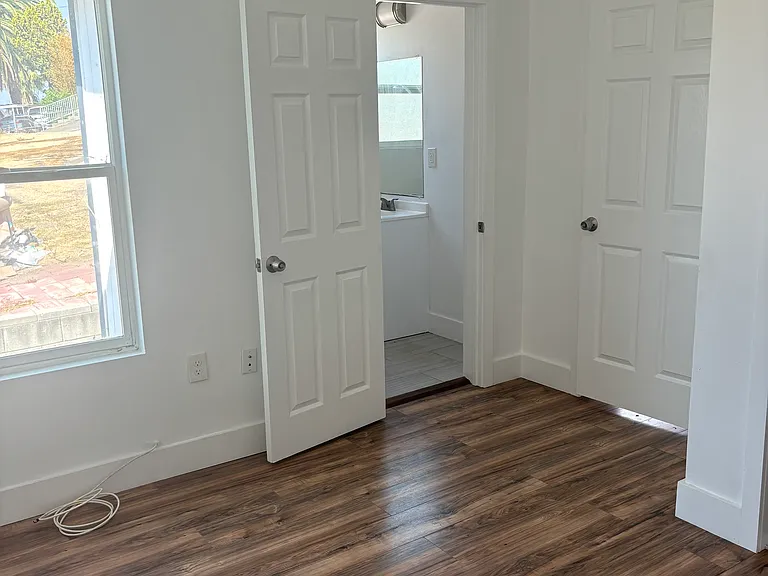 3411 1/2 Altura St — Photo 5