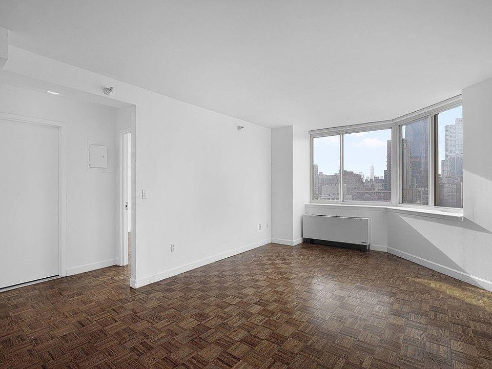 2nd image of 400 W 43rd St APT 8B