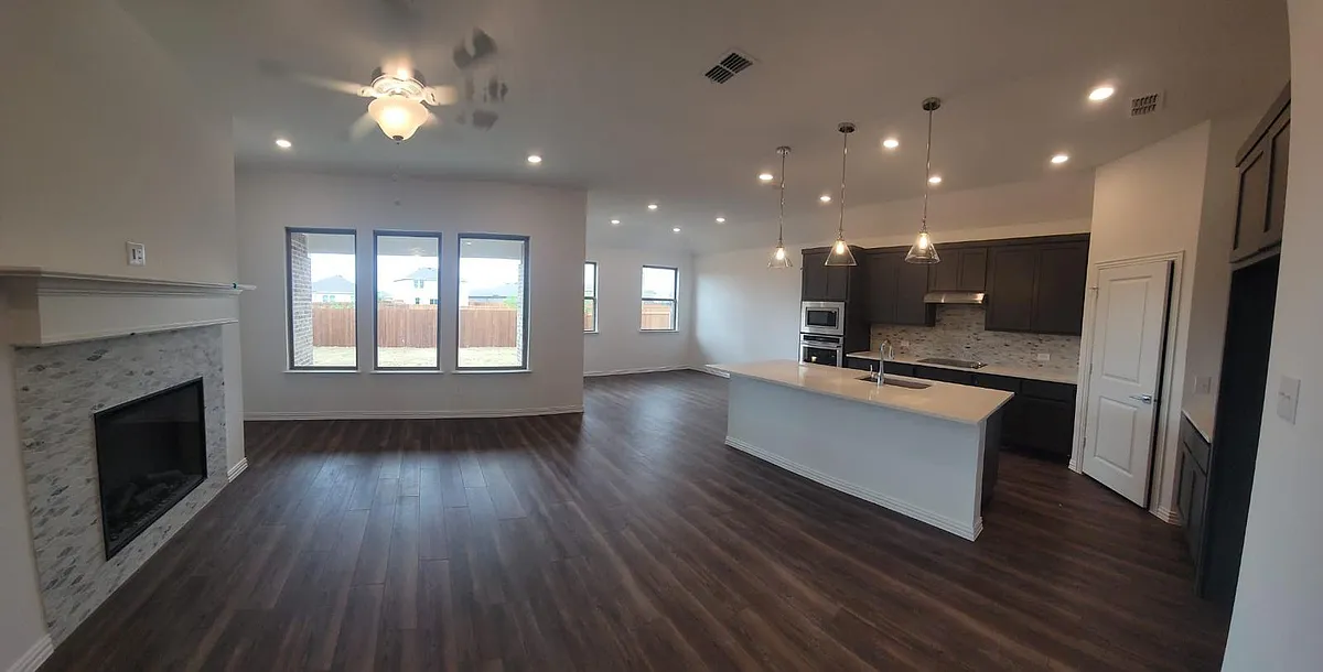 Building Photo - 1633 Pine Valley Dr
