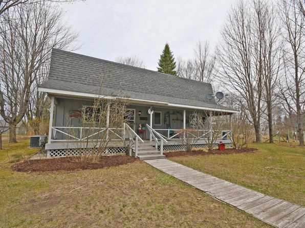 7950 S Shorebird Ln, Empire, MI 49630