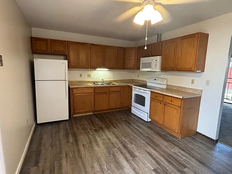 207 S Edwards Ave — Photo 5