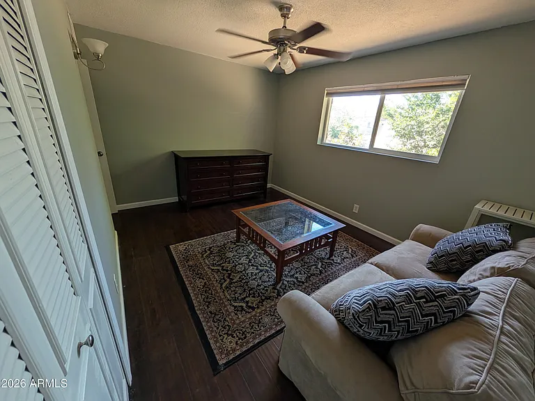 1039 E Larkspur Ln — Photo 10