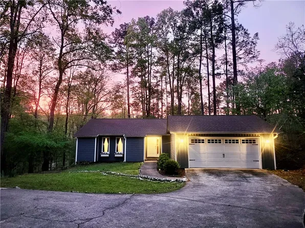 1279 Coneross Point Dr, Seneca, SC 29678