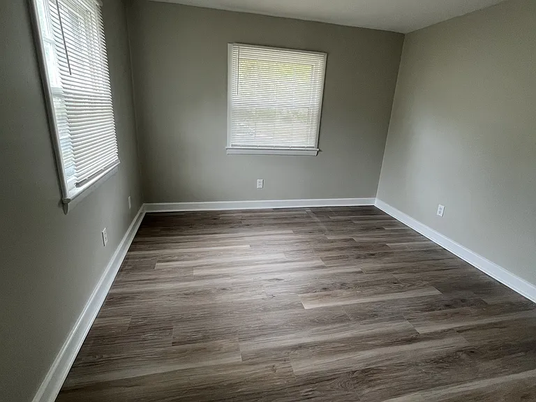 504 Robinson St — Photo 9