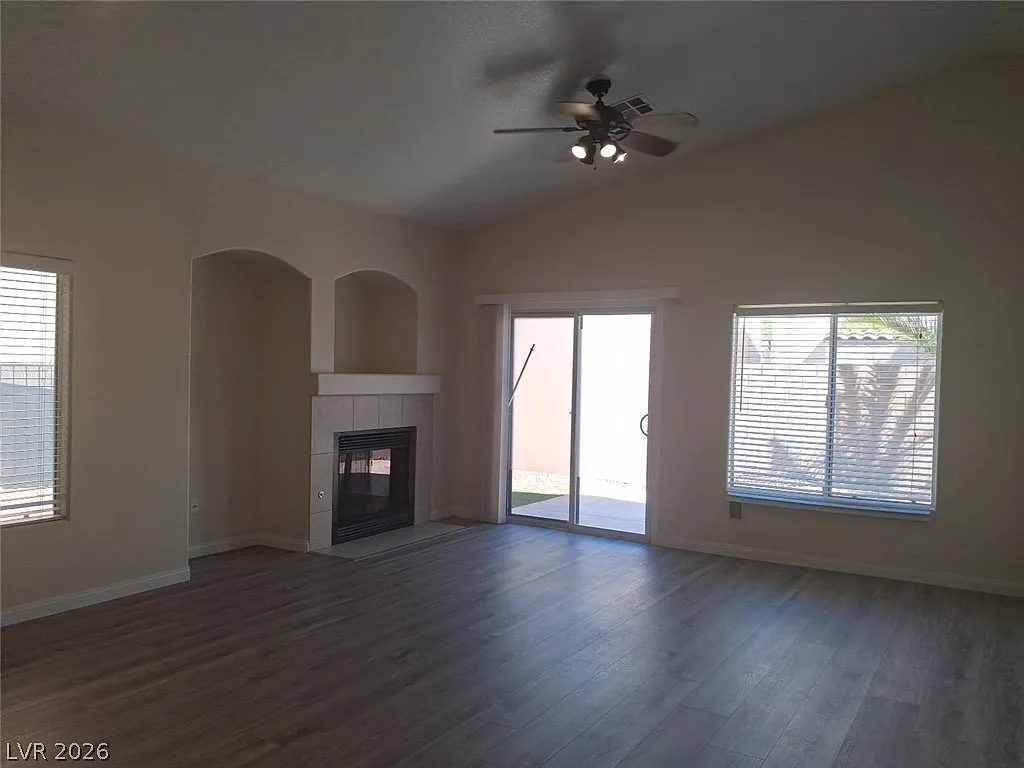 4 bed, 2.5 bath, 2079 sqft, $1,899 — Photo 4