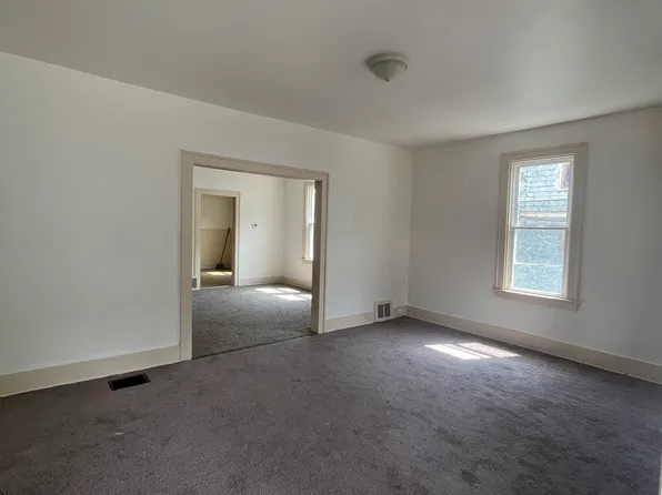 1611 Pennsylvania Ave, Steubenville, OH 43952