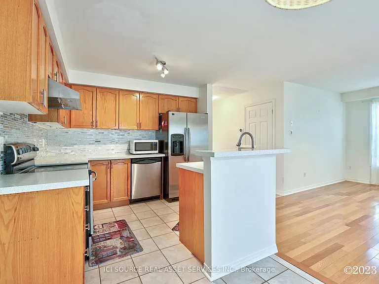 2 Waterton Cres — Photo 7
