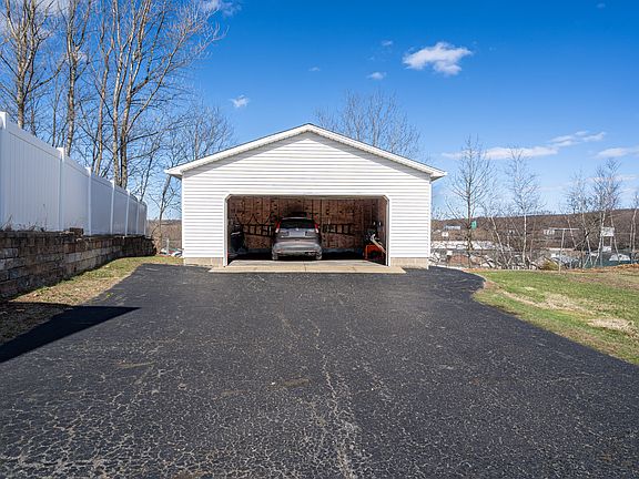 2nd image of 218 Ridgewood Rd #218