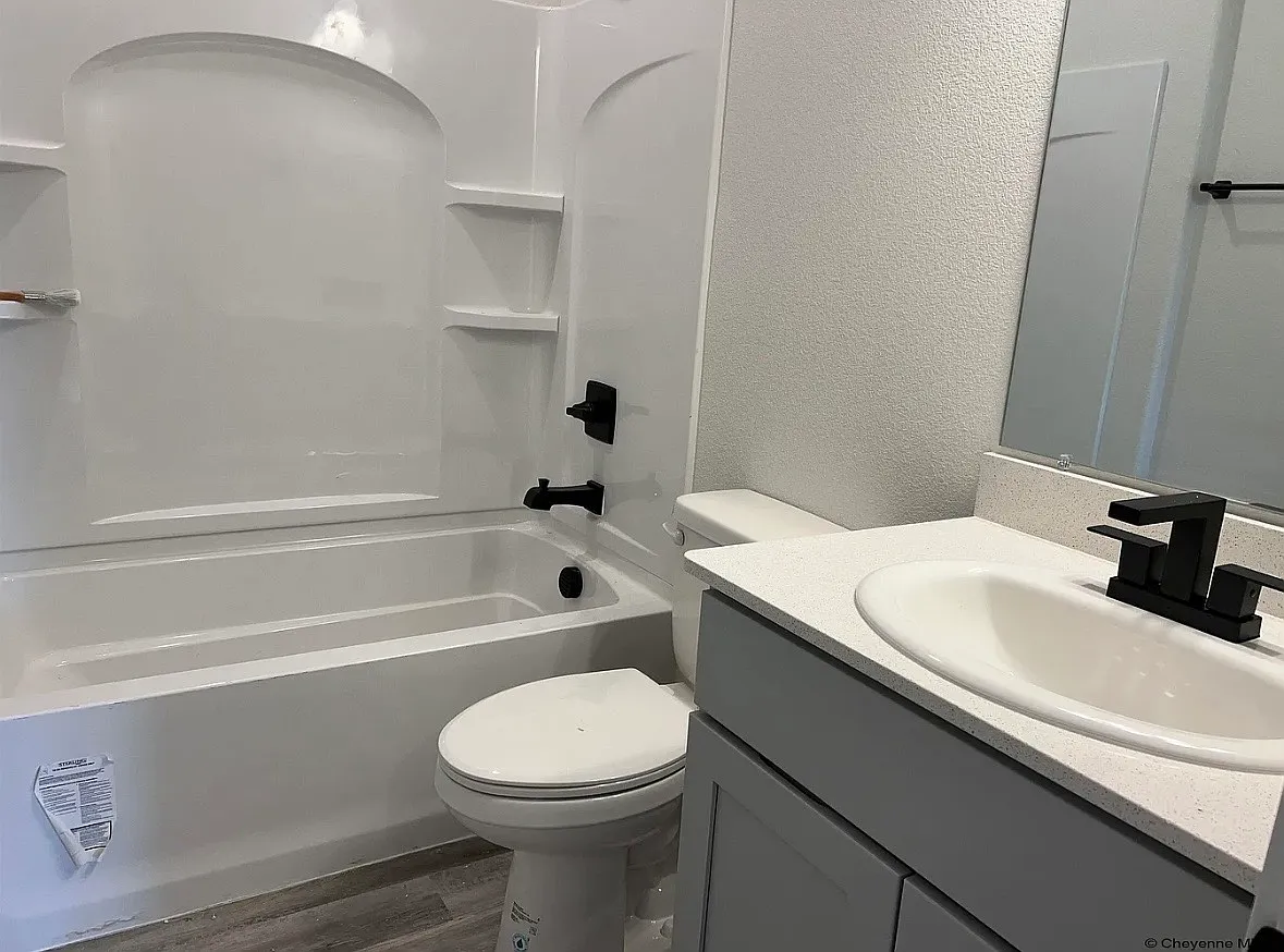 3 bed, 1216 sqft, $2,300 — Photo 2
