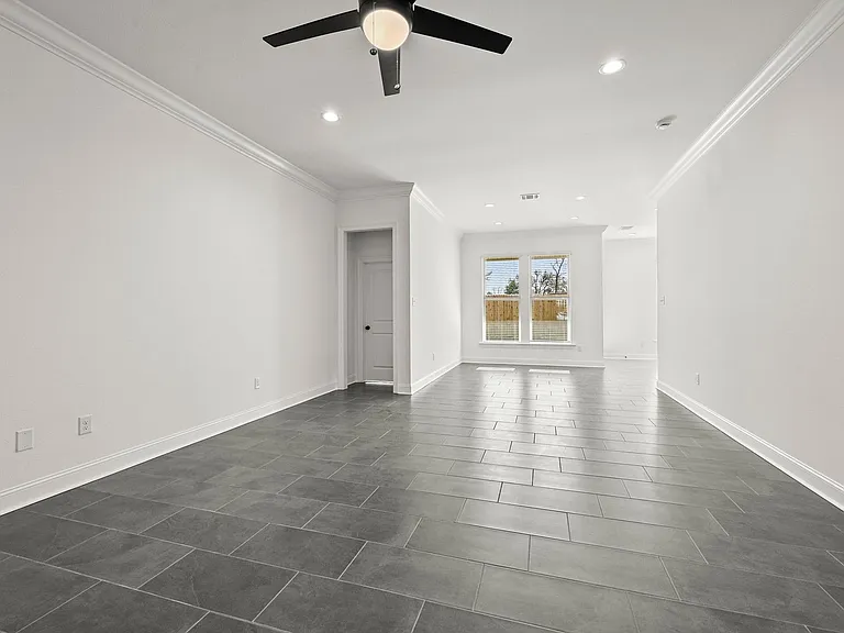 38405 Parliament Dr — Photo 16