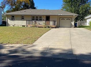 708 Dublin Dr, Papillion, NE 68046