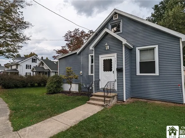 121 Forest Pl, Fredonia, NY 14063