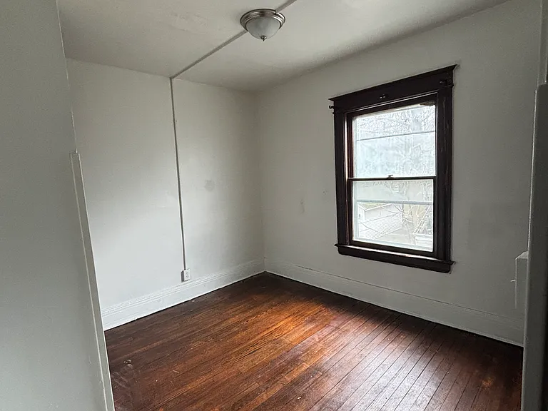 245 Sawyer St — Photo 9