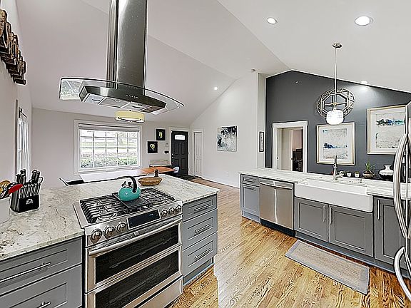 5th image of 525 Norton Ave